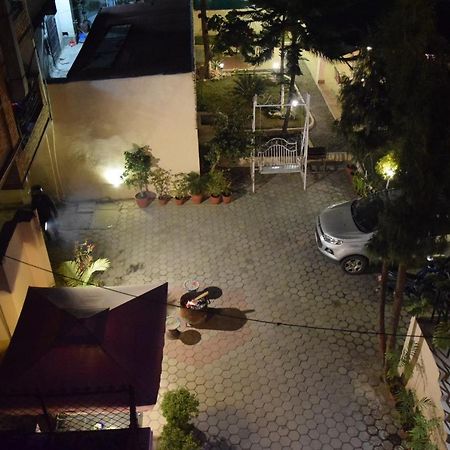 Hotel Siraaj Lalitpur ภายนอก รูปภาพ