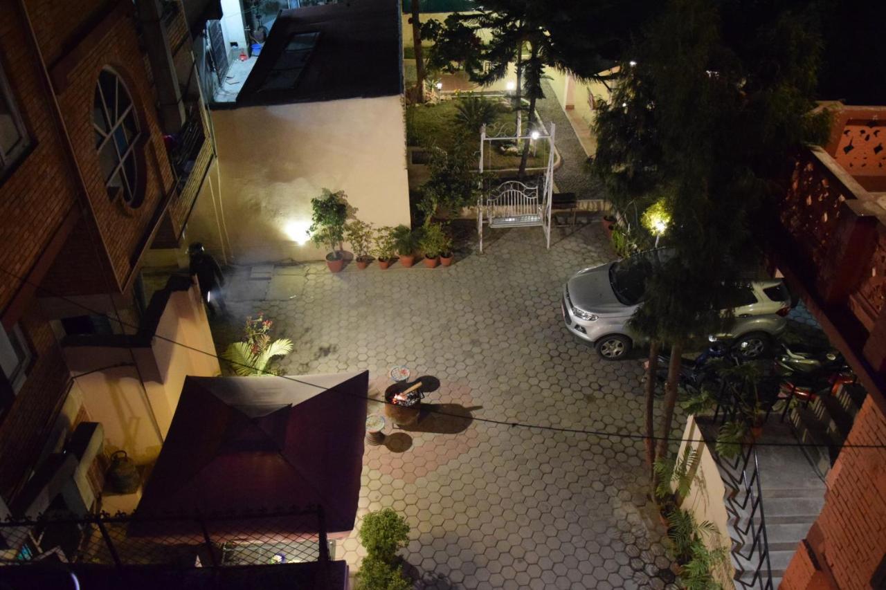Hotel Siraaj Lalitpur ภายนอก รูปภาพ