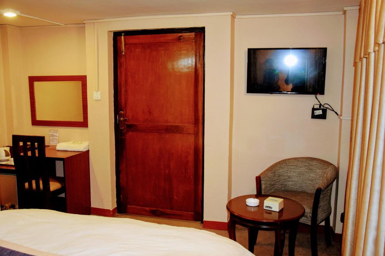 Hotel Siraaj Lalitpur ภายนอก รูปภาพ
