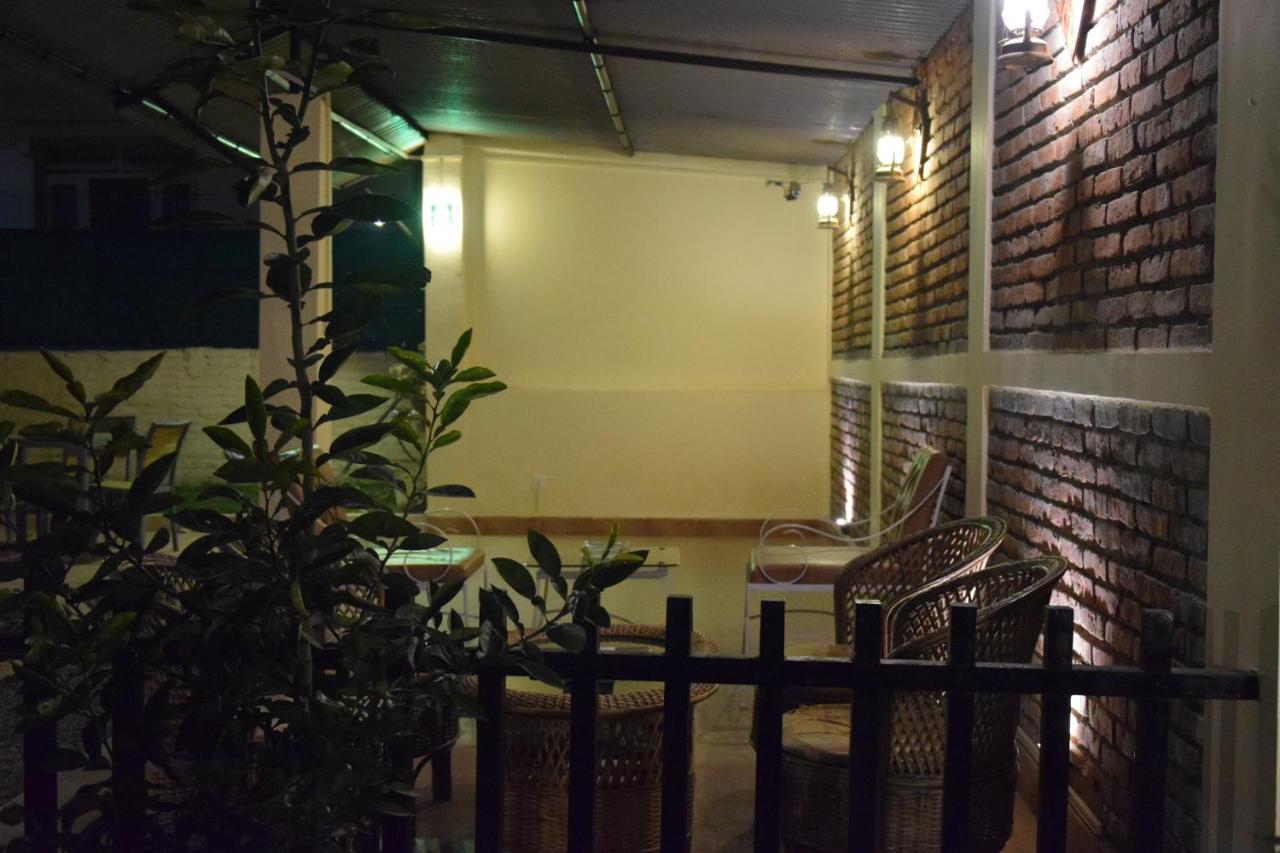 Hotel Siraaj Lalitpur ภายนอก รูปภาพ