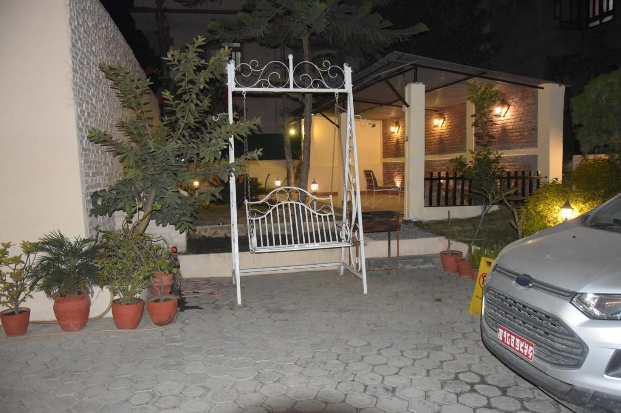 Hotel Siraaj Lalitpur ภายนอก รูปภาพ